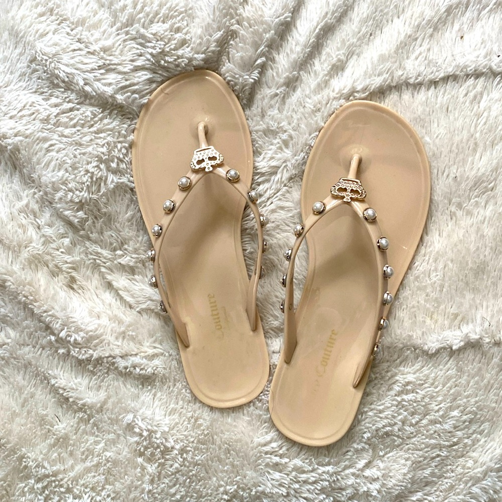 Juicy Couture beige sandals